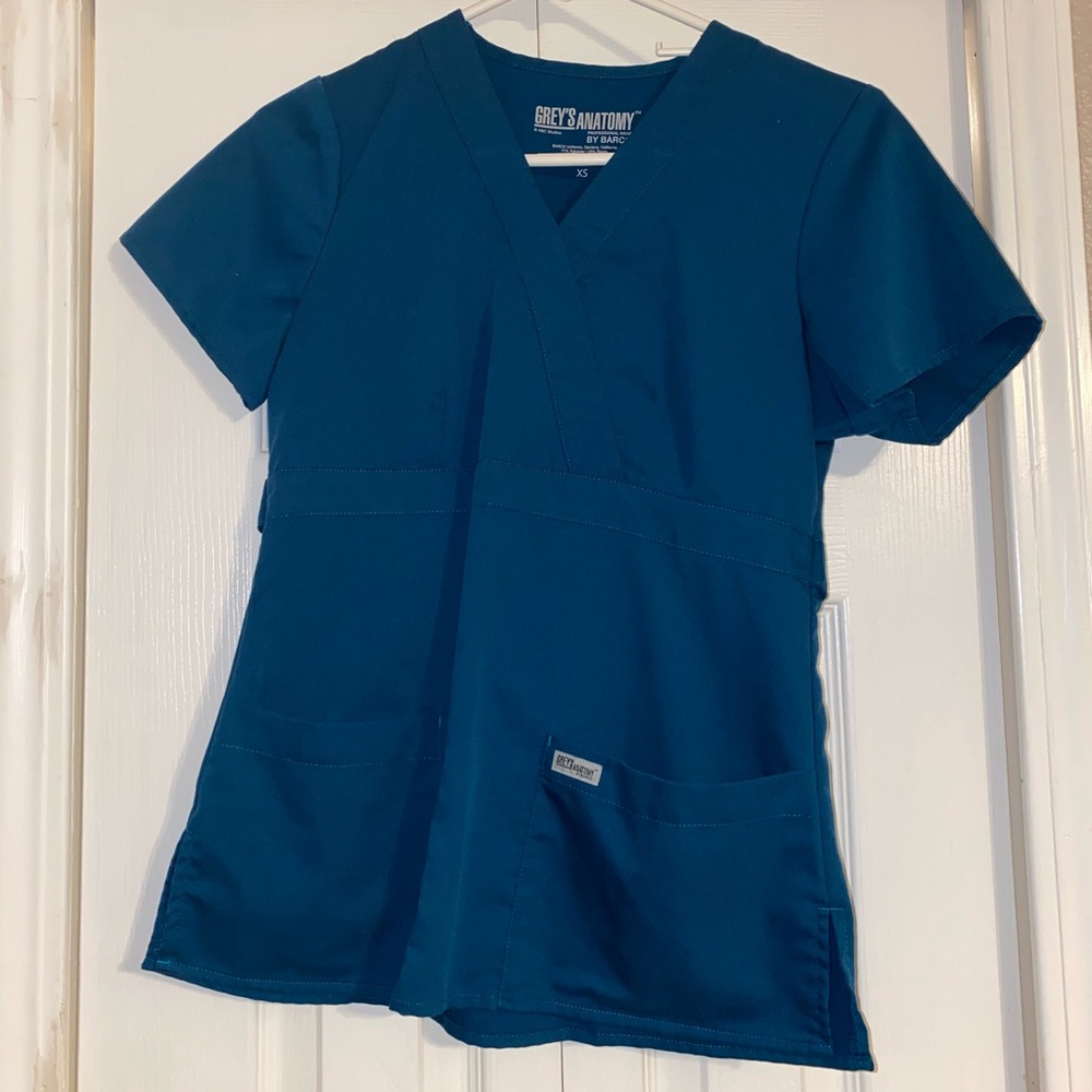 Scrub top